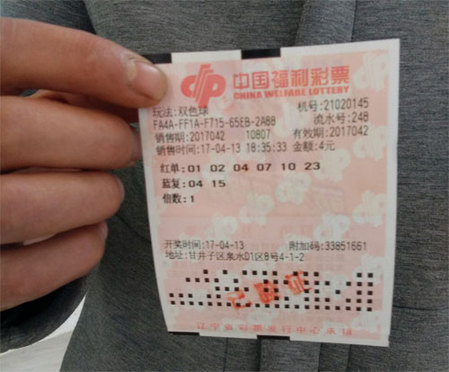 岳和闺蜜把我用嘴含进满动态图